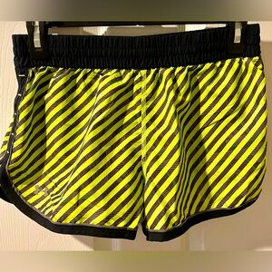 Under Armour XS Women’s running short black lime green lined pocket drawstring